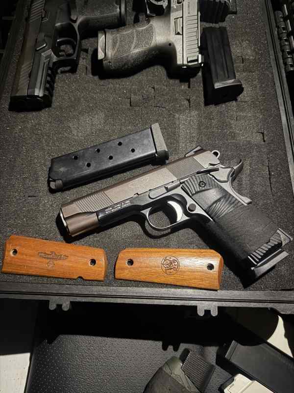 S&amp;W Gunsite SW1911PD .45  ACP