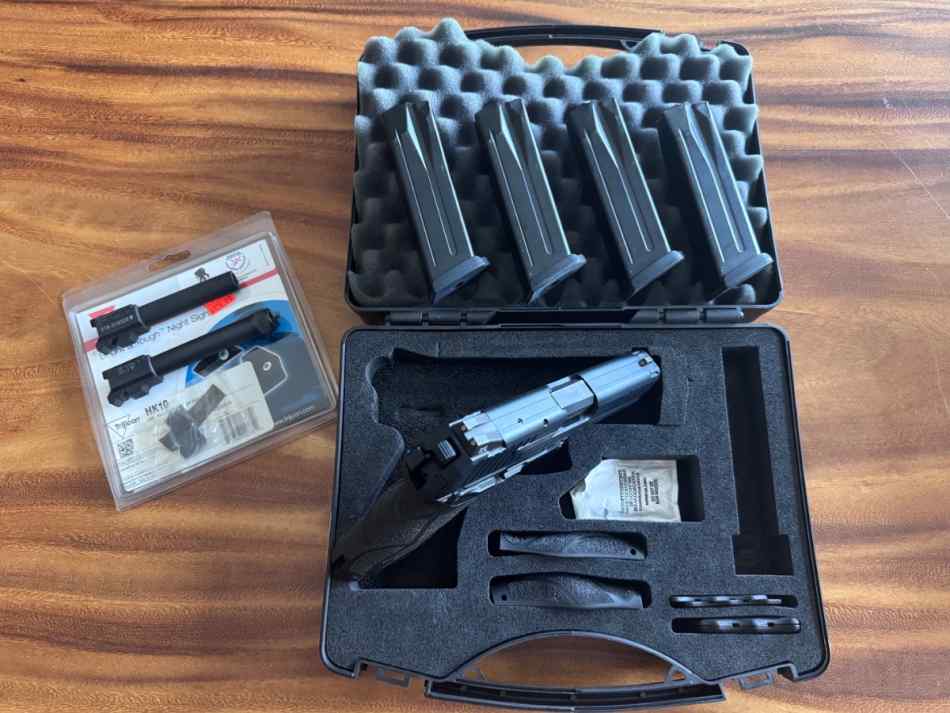 H&amp;K P30S 40SW W/4 Magazines